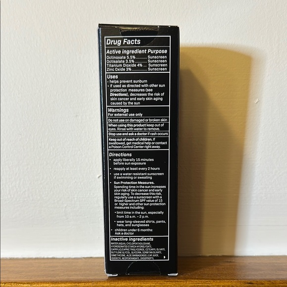 Revision Skincare Intellishade Matte Moisturizer - Picture 3 of 5